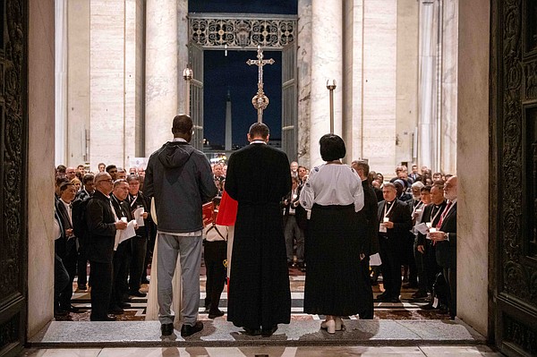 20231026T0500 SYNOD ROSARY PEACE 1767714_t600