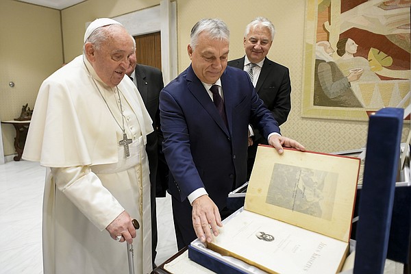 20241204T0845 POPE ORBAN 1785932_t600
