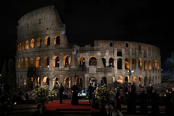 20250418T1707 GOODFRIDAY COLOSSEUM POPE MEDITATIONS 1793805_t600