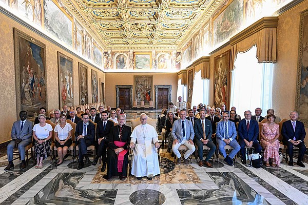 20250828T0800 POPE FRENCH POLITICIANS 1803278_t600