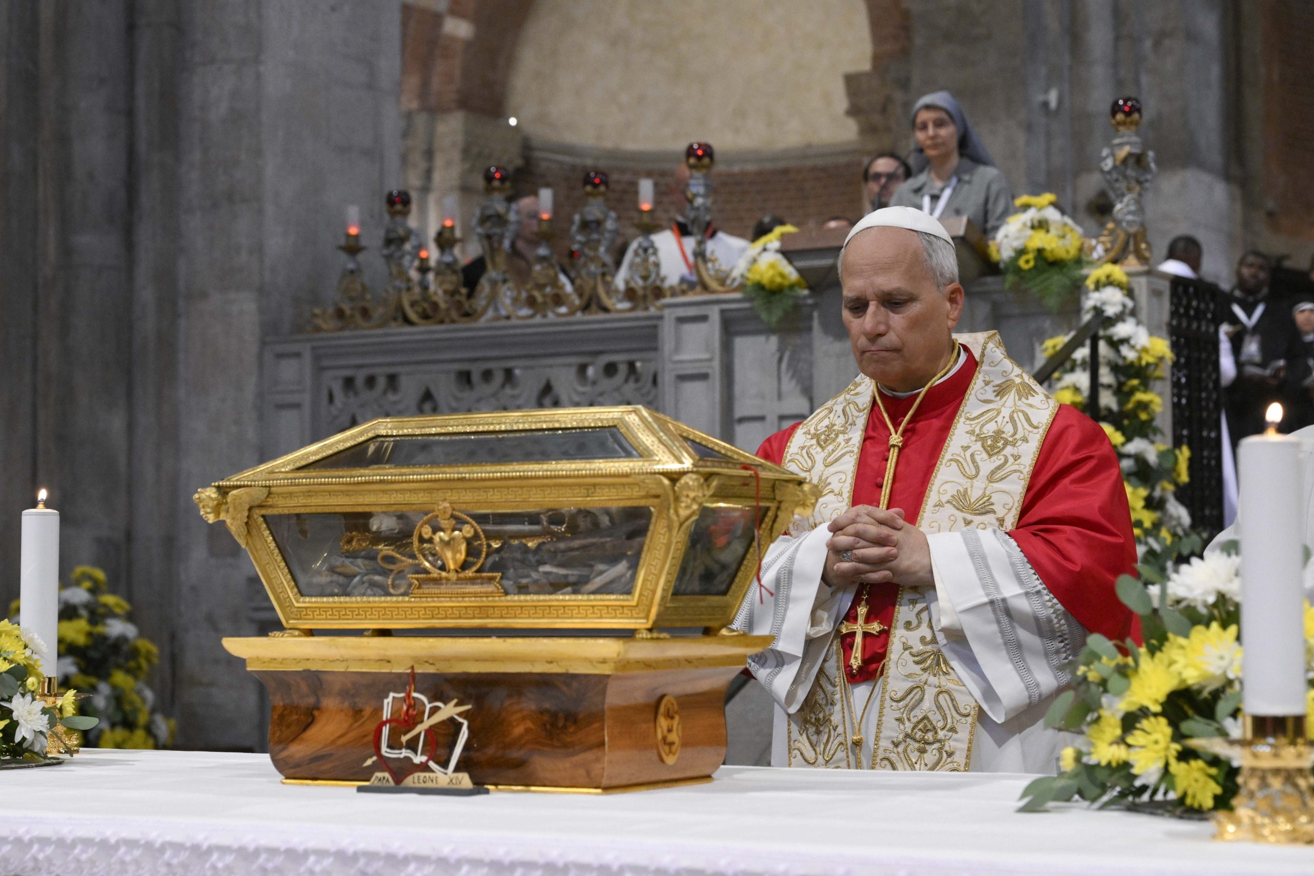 20260621T1107 POPE AT AUGUSTINES TOMB IN PAVIA 1822192