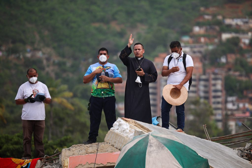 20260708T0930 VENEZUELA PRIEST BLESSING EARTHQUAKE VICTIMS 1823218