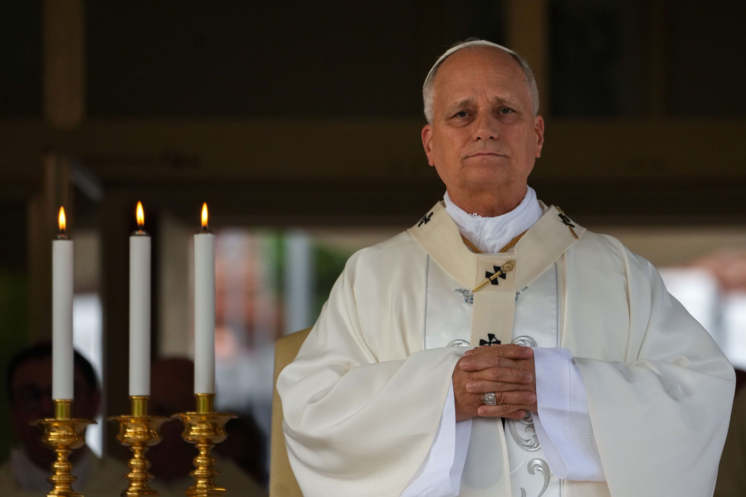 20260831T0545 POPE MASS PROCESSION LAKE 1825378