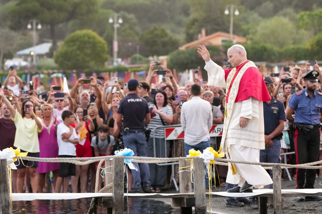 20260831T0545 POPE MASS PROCESSION LAKE 1825382
