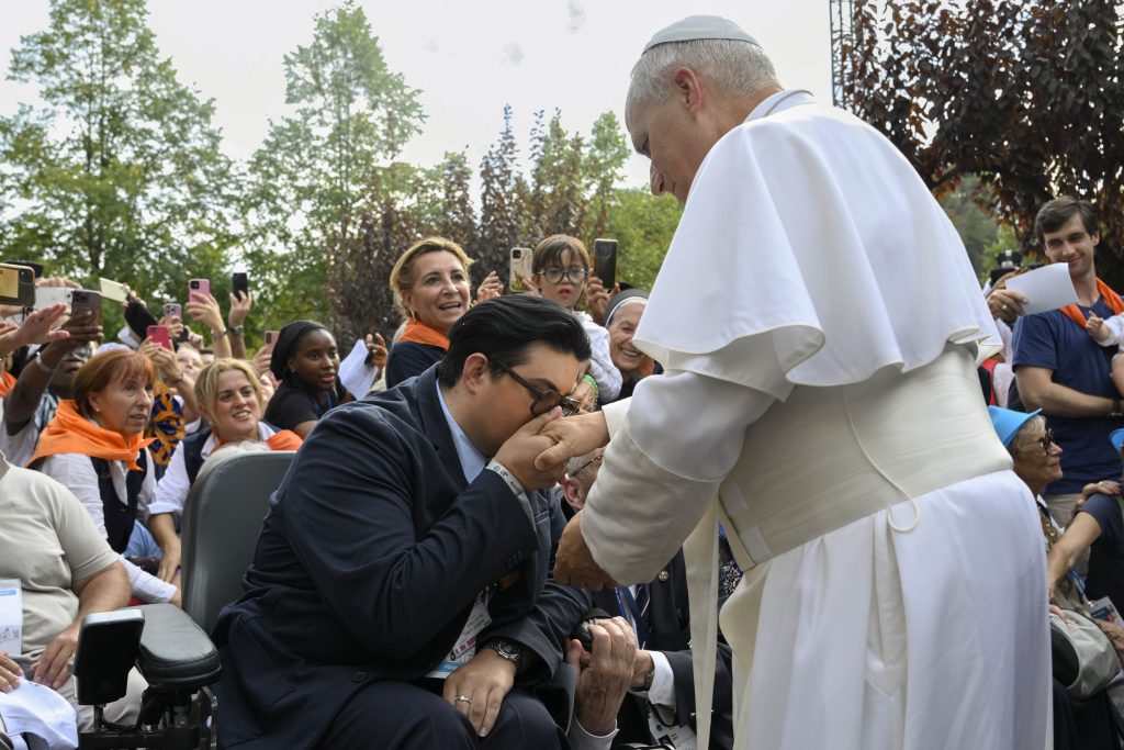 20260927T1000 POPE FRANCE LOURDES MASS 1827240