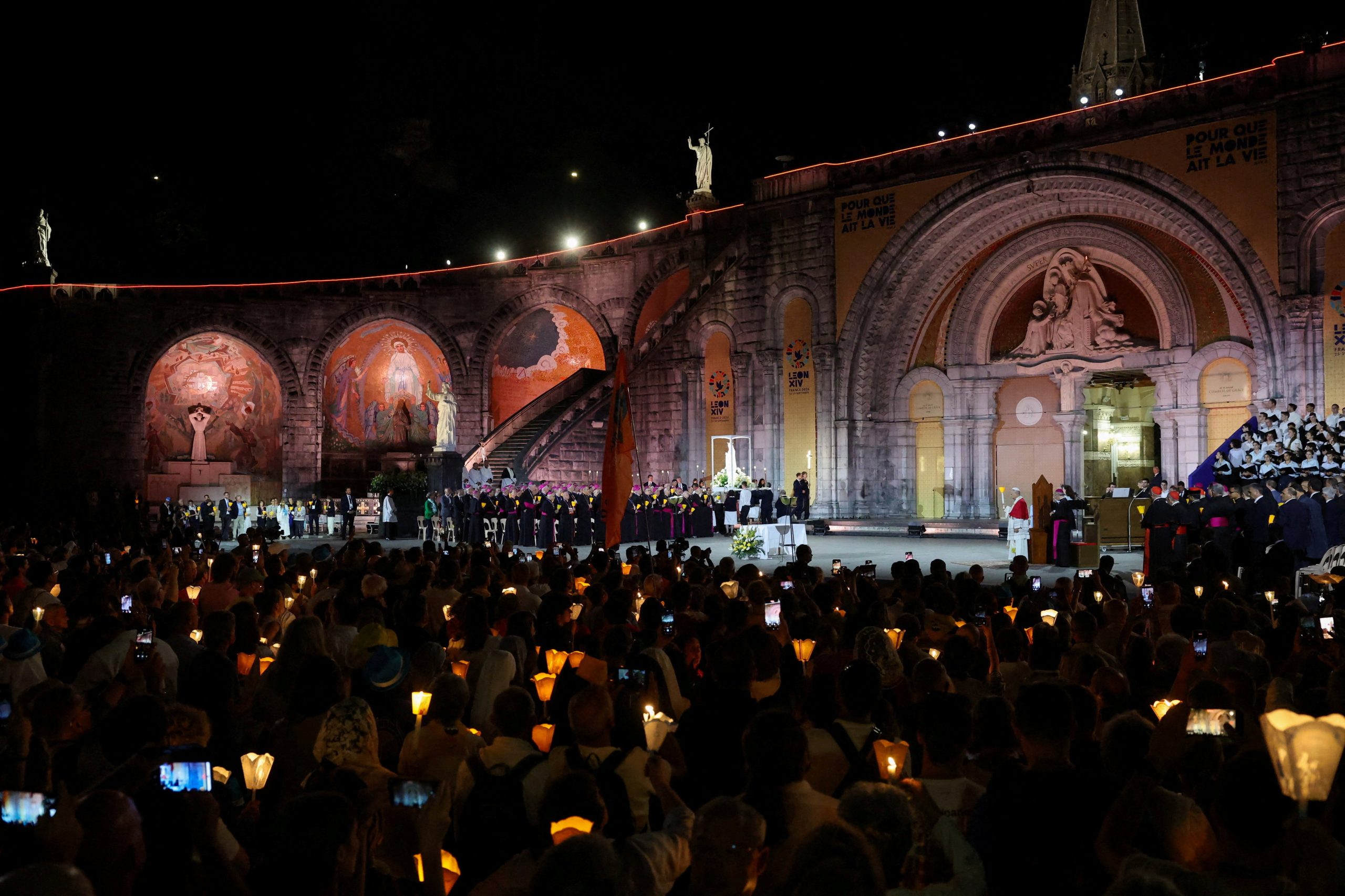 20260927T1840 POPE FRANCE LOURDES PROCESSION 1827294
