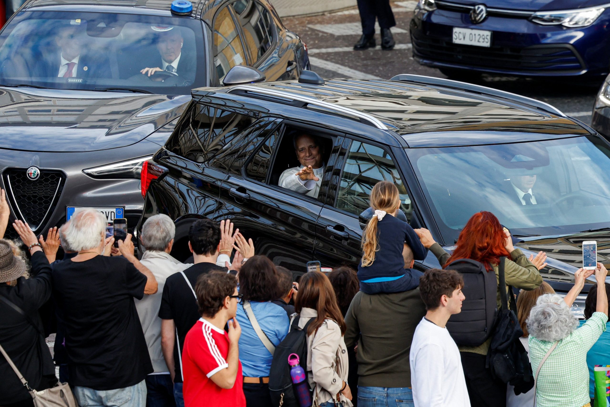 20261017T1105 POPE LEO CANCER LEAVING HOSPITAL 1828530