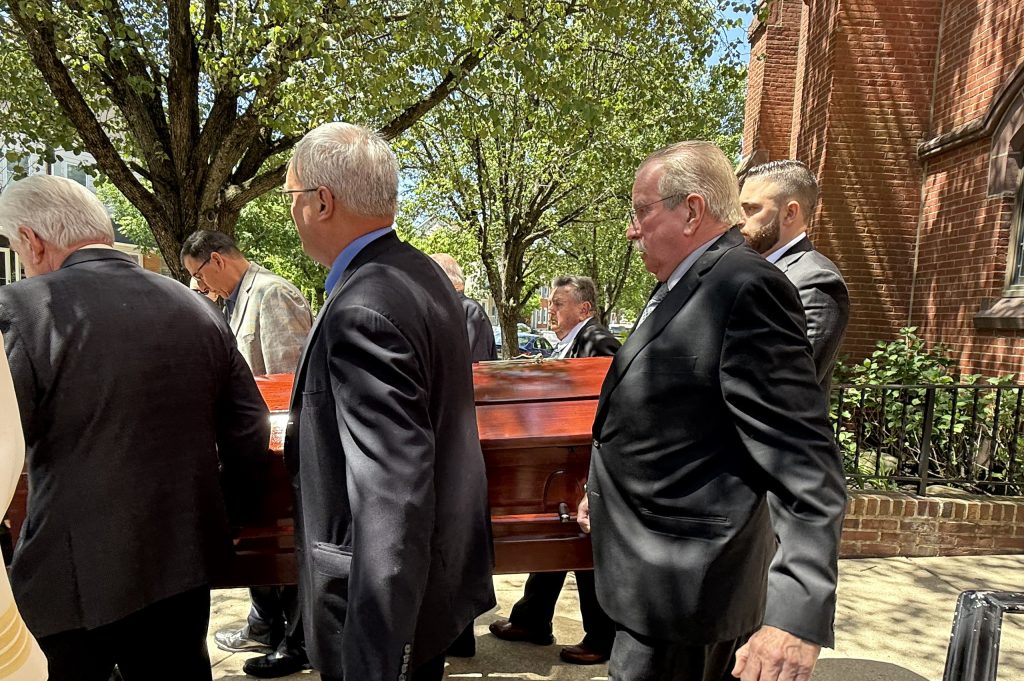 BRVMENT funeral fr venza RoseOC_2