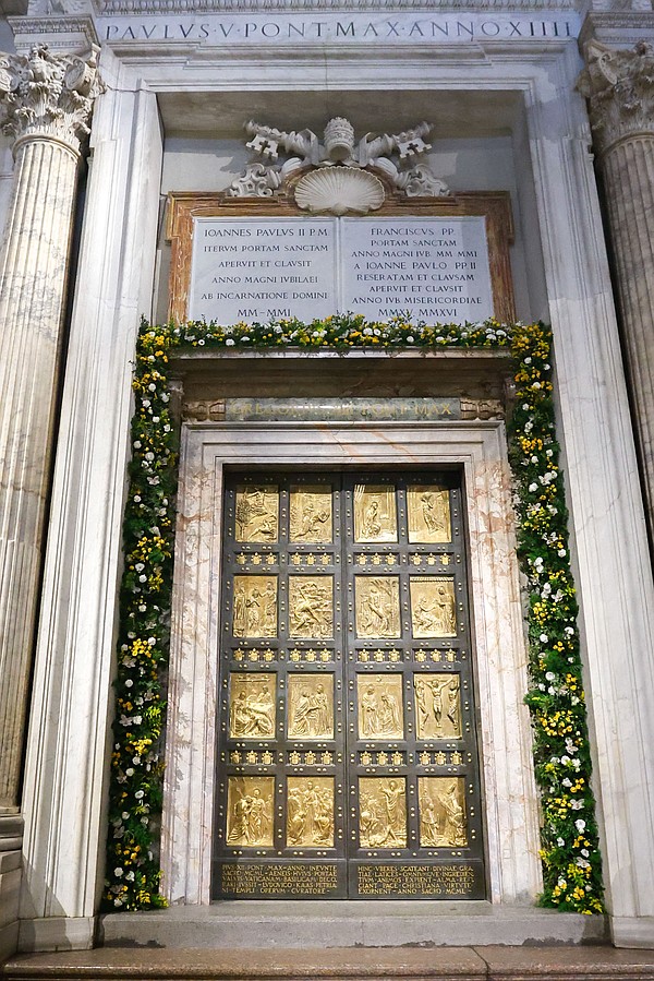 INFOC12_ _holy_year_doors_t600