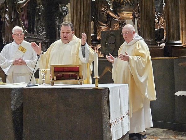 Italy_pilgrimage Milan_Cathedral4_t600