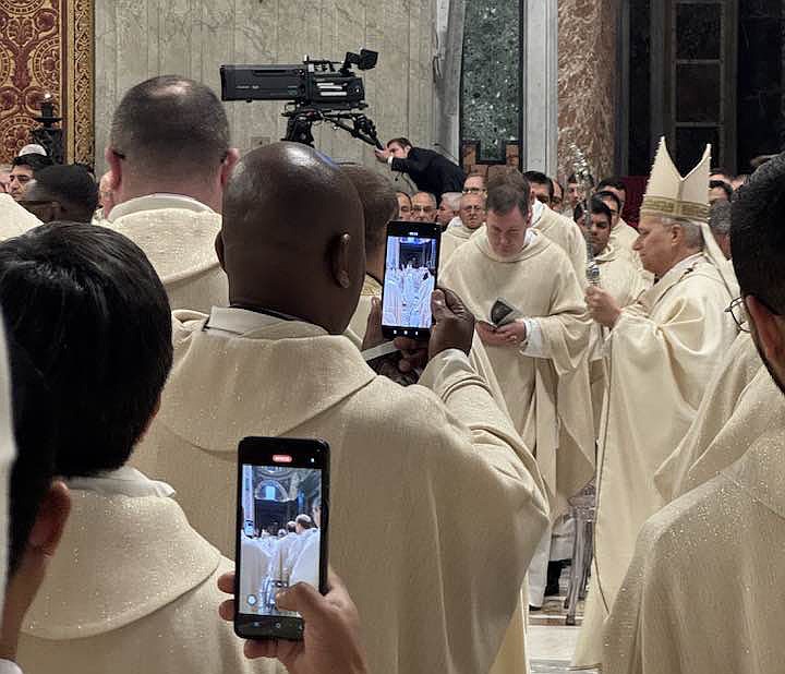 Jubilee_closing_of_Holy_Door_Mass post_t1100