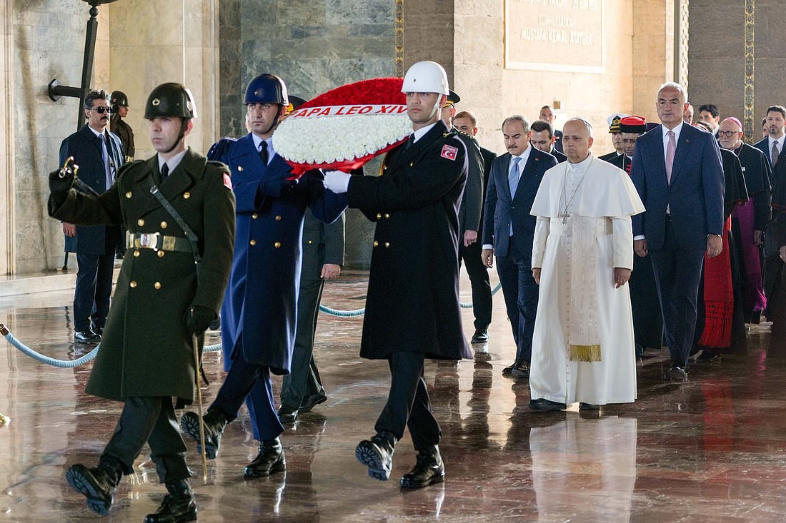 Pope Turkey_t1100