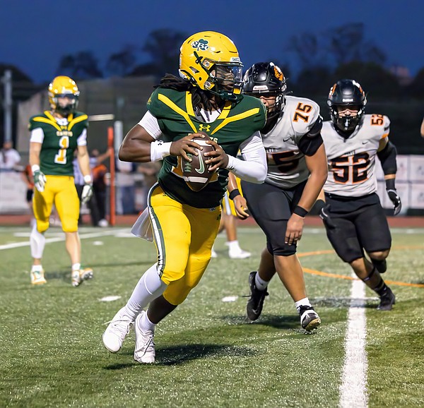 SPORTS RBC_football_Rahmir_Rivera_JH_2_t600