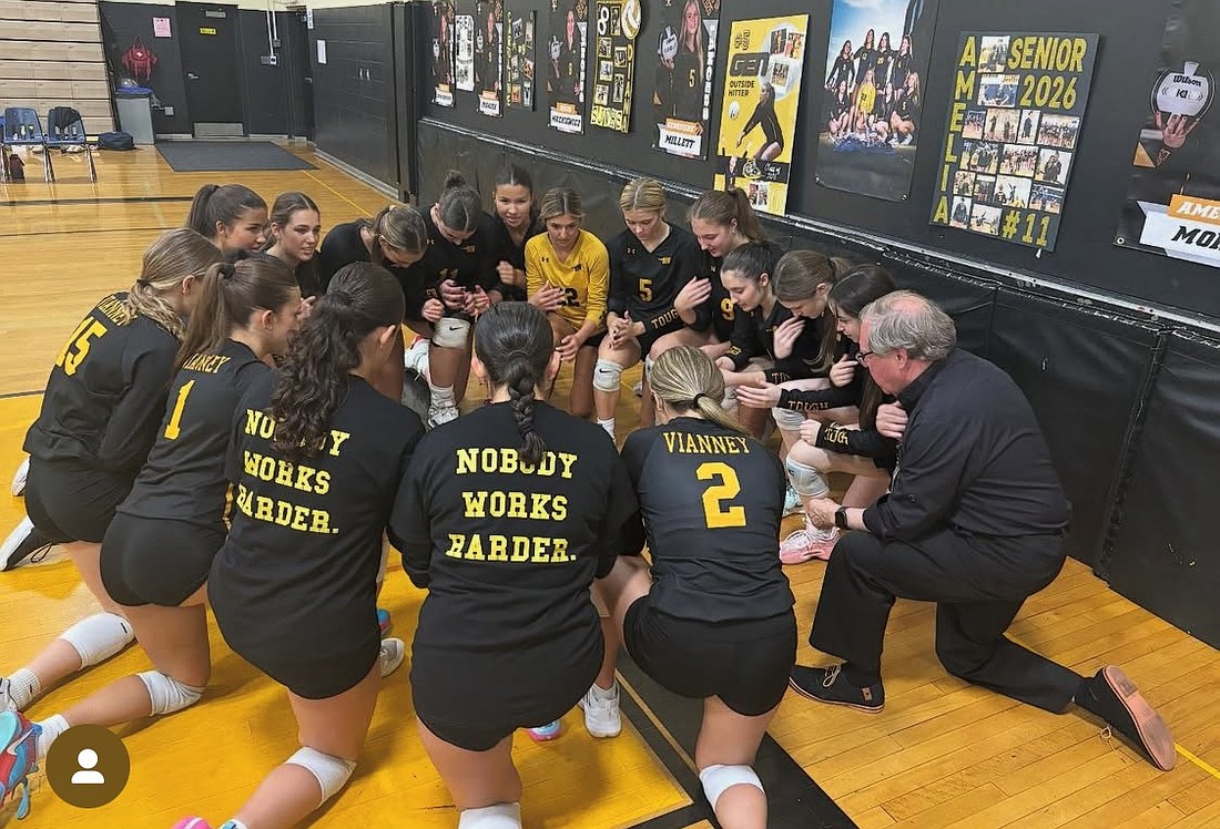SPORTS SJV_Volley_Pray__t1100
