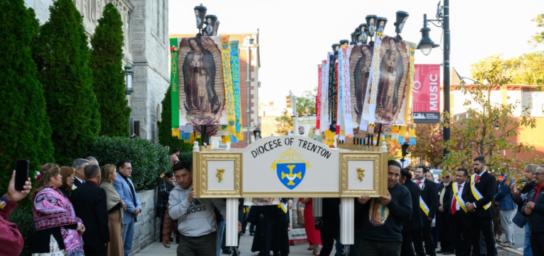 Mary is ‘living torch’ who shows God’s love, priest says at vigil Mass