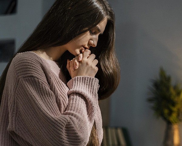 side view woman praying 1536x1229_t600