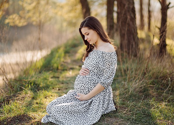 young pregnant woman relaxing park outdoors_t600